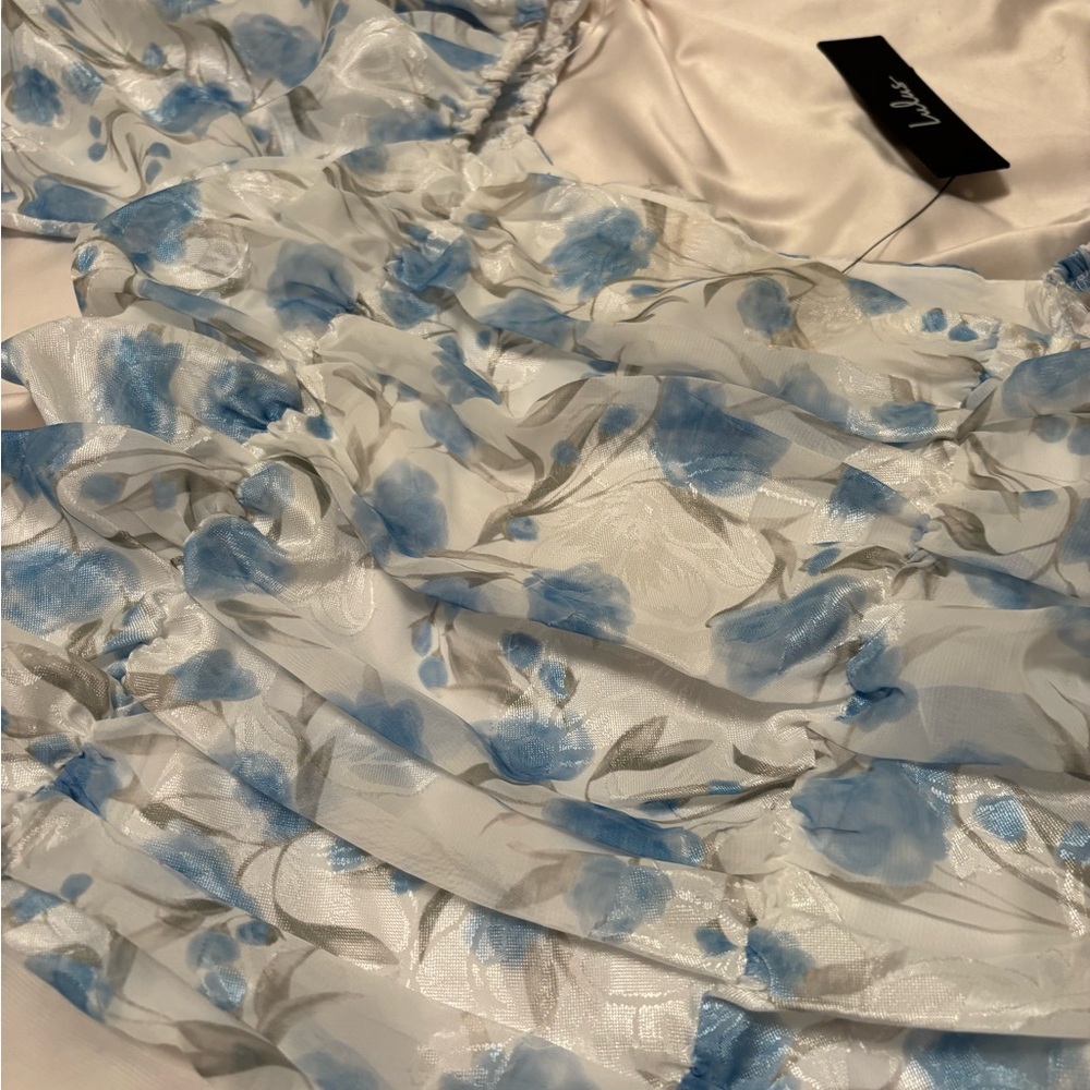 Lulu’s Ruched Floral Bodysuit - Picture 4 of 6